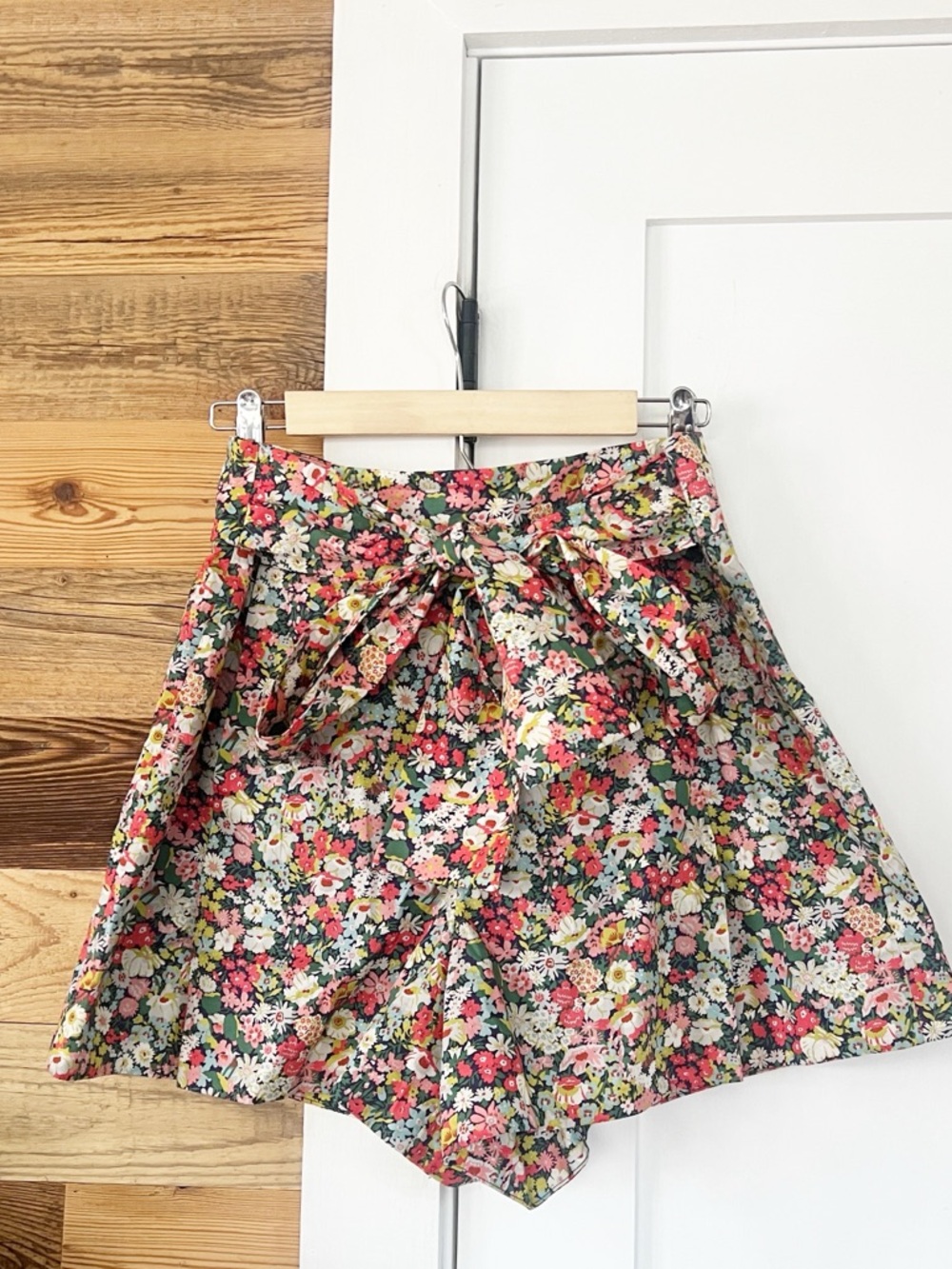 NWT J.Crew Liberty Fabrics Thorpe Floral High Rise Tie Waist Shorts Size 12 - Picture 4 of 6